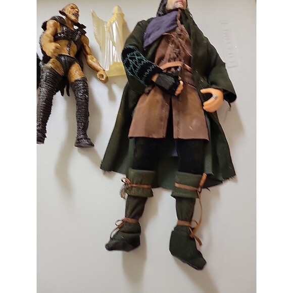 LORD OF THE RINGS Action Figure Lot  Aragon Sharku Rider Galadriel Gollum rock - Picture 5 of 9